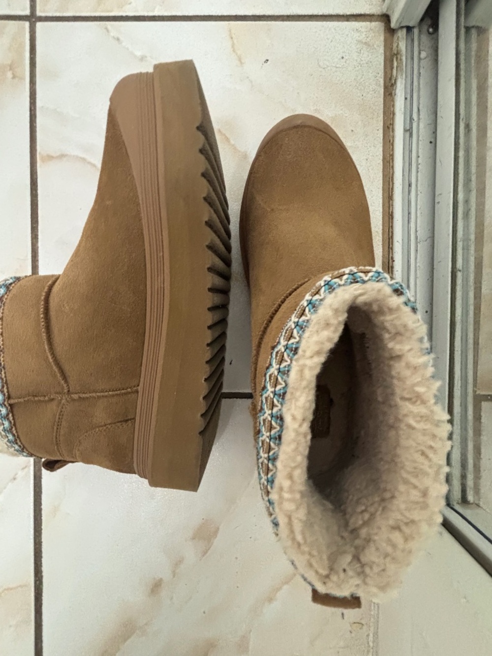 LOW-CT BEIGE BOOTIES